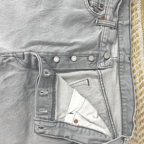Gray Ripped Levi’s W36 L30 - Picture 3 of 4